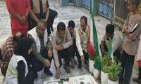 غبارروبی گلزار شهدای قشم به مناسبت هفته دفاع مقدس